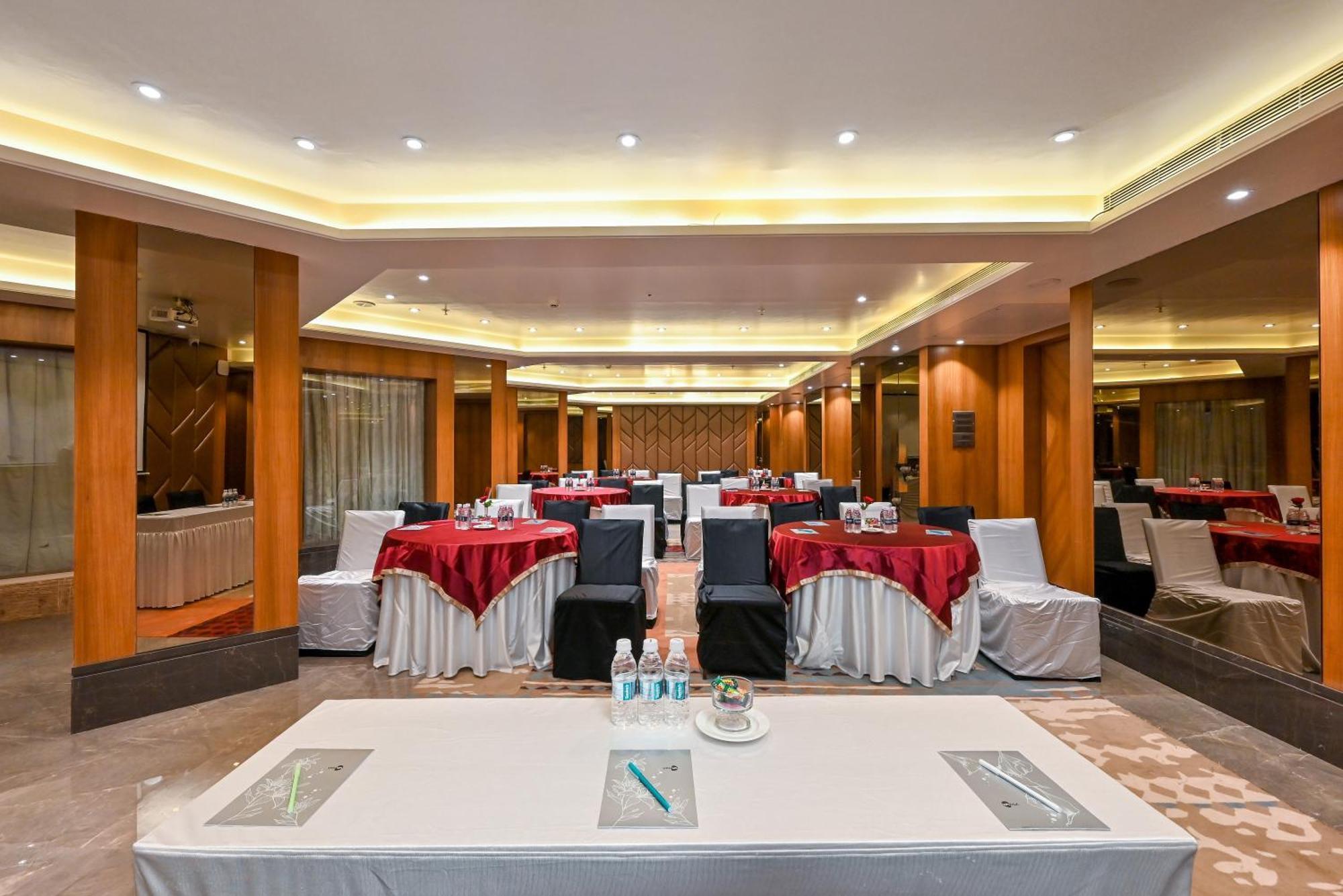 โรงแรมมหาราชา รีเจนซี ซาตารา ภายนอก รูปภาพ