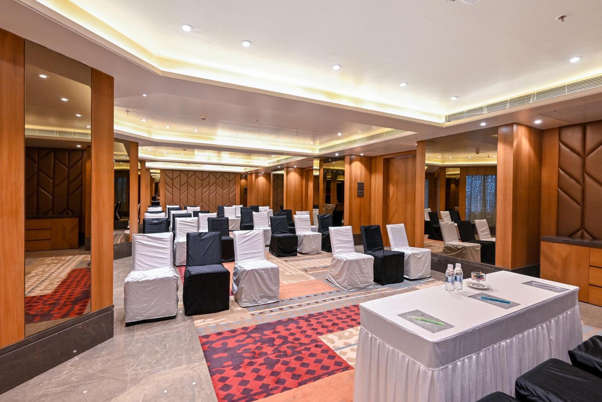 โรงแรมมหาราชา รีเจนซี ซาตารา ภายนอก รูปภาพ